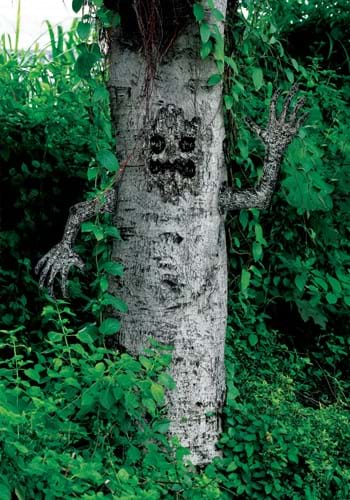 Spooky Living Tree Decoration